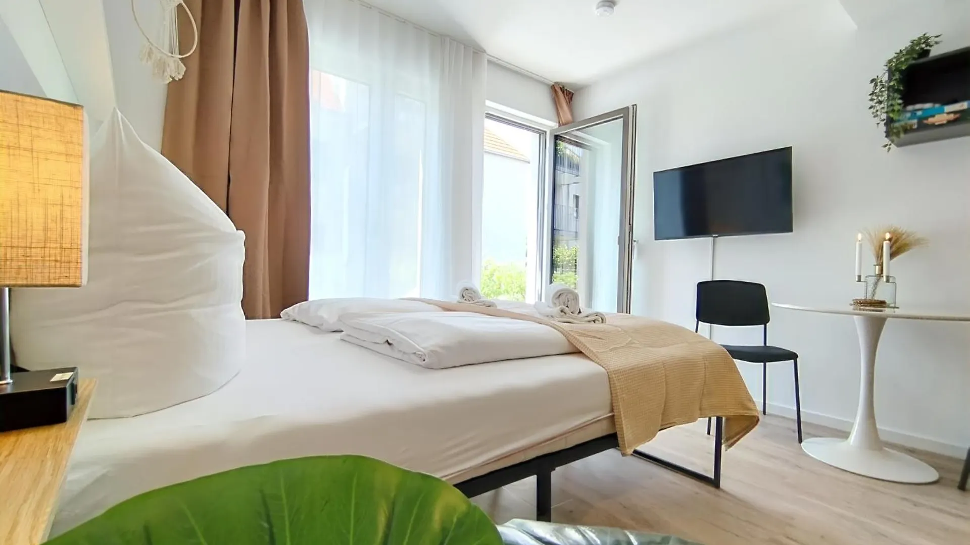 Univercity Apartment Fuer Bis Zu 4, Terrasse, Grill Erlangen 0*,