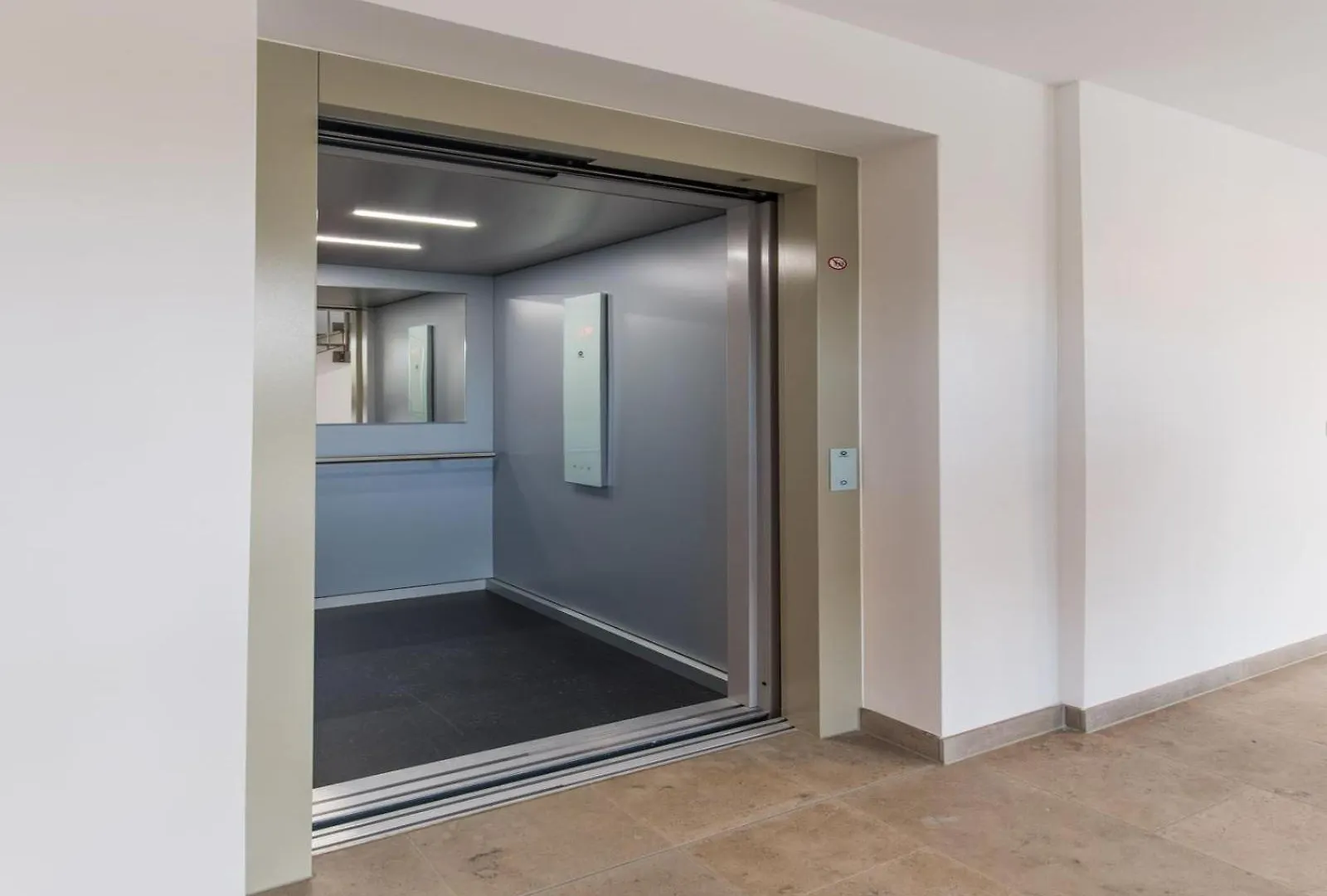 Univercity Apartment Fuer Bis Zu 4, Terrasse, Grill Erlangen 0*,